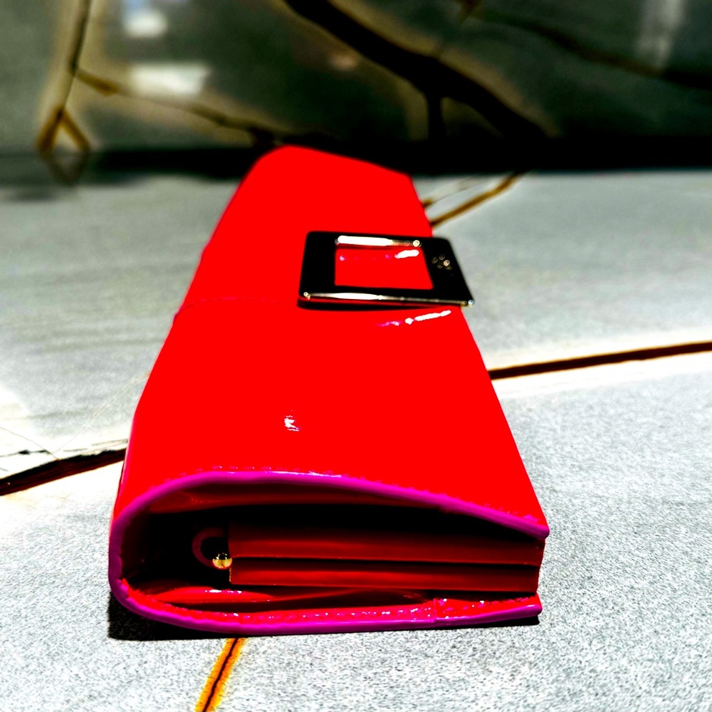 Roger Vivier vintage clutch bag in pink.